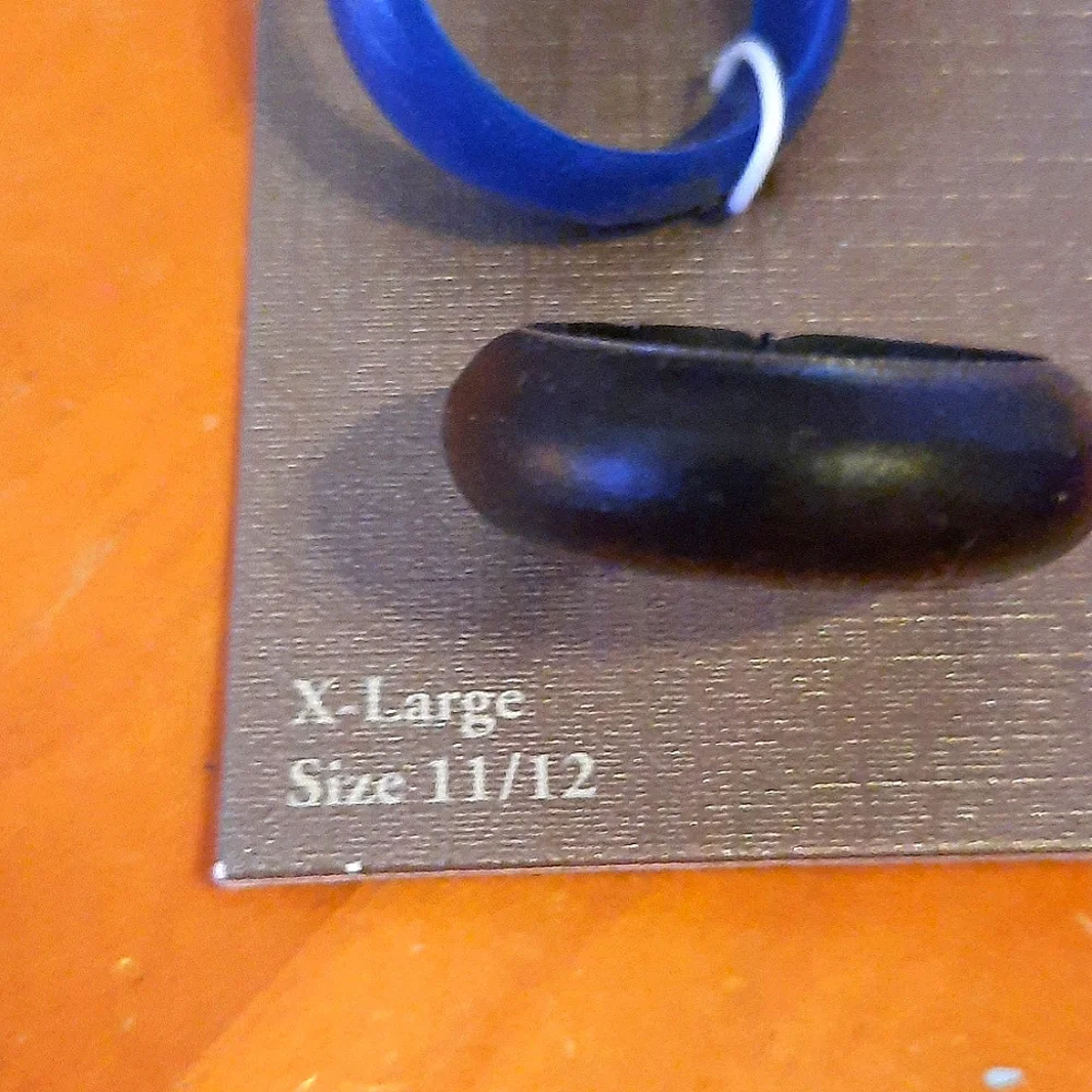 NWT 4 pack of silicone rings. Size 11.5 - Picture 3 of 4